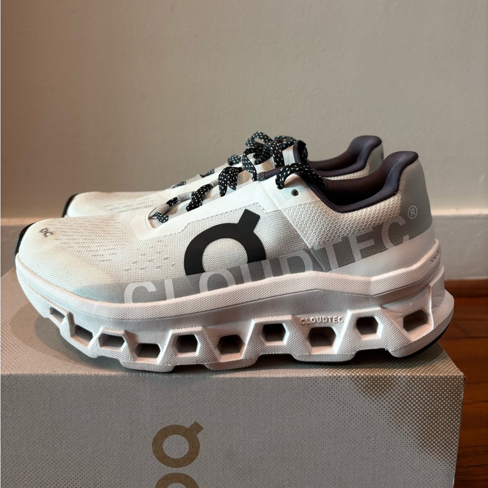 Women’s ON Cloudmonster undyed white/white size 7.5